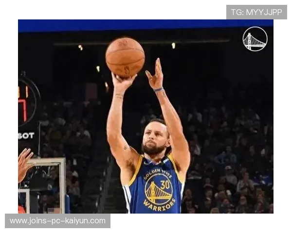 库里连续外线出手得手，勇士攻势如潮