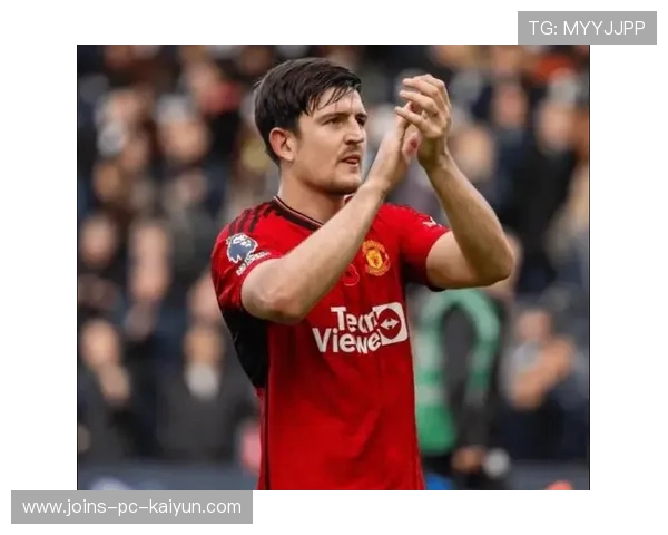 曼联高空球优势明显，马奎尔争顶造成禁区混乱