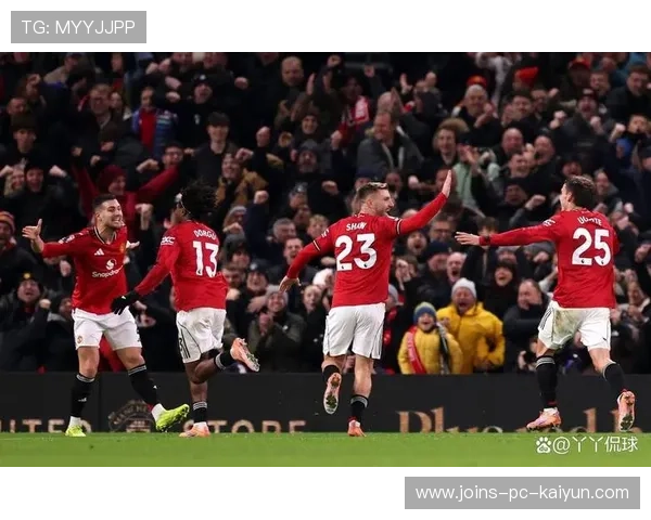 曼联全力备战热刺，四强争夺战即将上演